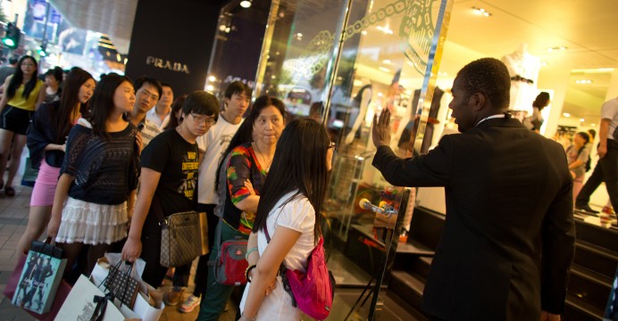 中国人买下全球1\/3个人奢侈品 电商双11盯上高